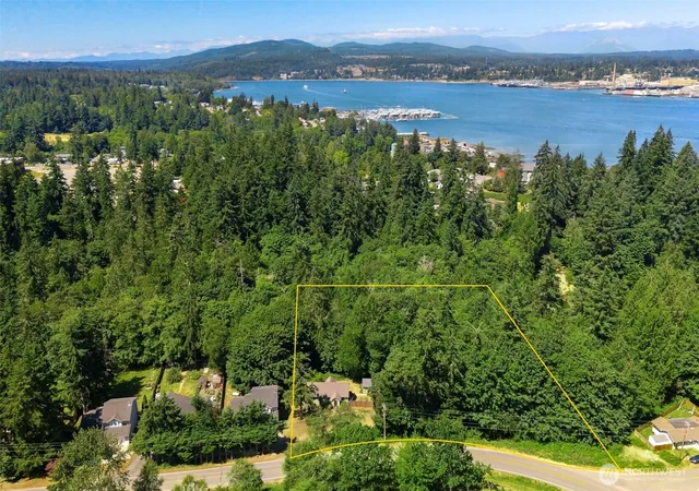 Photo 4 of Sale Pending at 932 Retsil Rd, Port Orchard, WA 98366 | MLS# NWM2550123 | Listing updated on 2026-09-26
