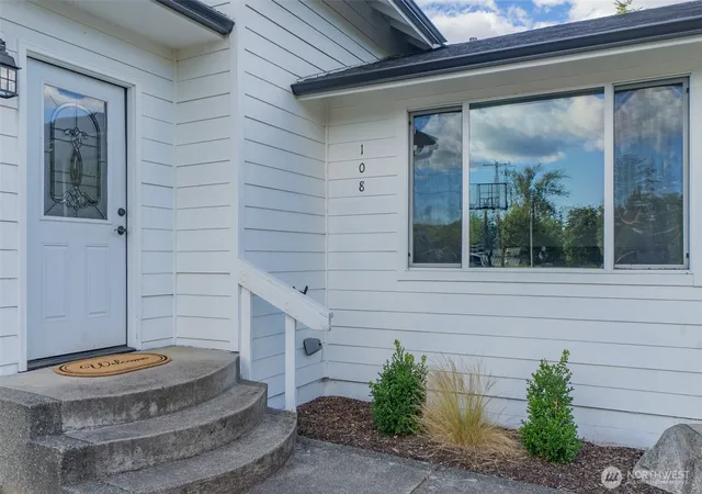 Photo 3 of Sale Pending at 108 Sw Campbell St, Winlock, WA 98596 | MLS# NWM2550238 | Listing updated on 2026-09-28
