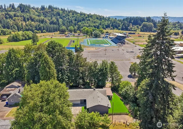 Photo 2 of Single family home for sale at 103 N 21st Avenue, Kelso, WA 98626 | MLS# NWM2550240 | Listing updated on 2026-09-22