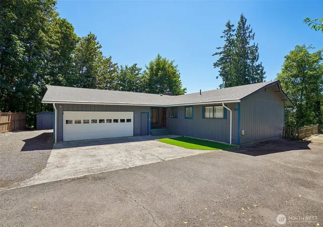 Photo 3 of Single family home for sale at 103 N 21st Avenue, Kelso, WA 98626 | MLS# NWM2550240 | Listing updated on 2026-09-22
