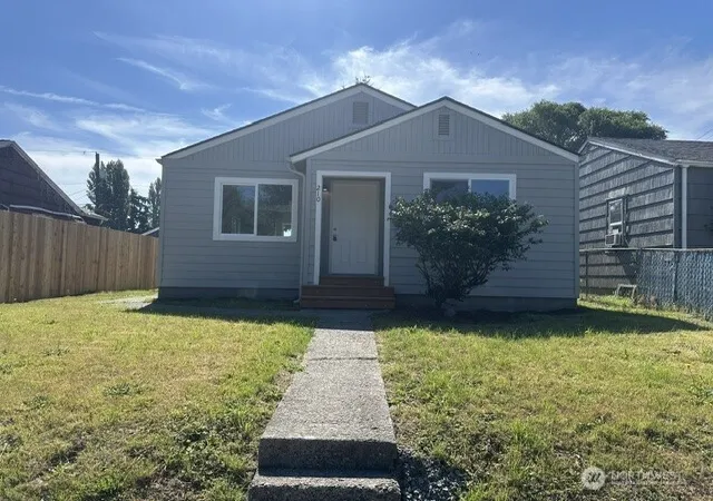 Photo 1 of Sale Pending at 210 24th Avenue, Longview, WA 98632 | MLS# NWM2550278 | Listing updated on 2026-09-21