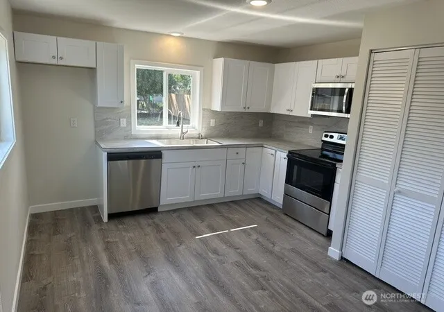 Photo 4 of Sale Pending at 210 24th Avenue, Longview, WA 98632 | MLS# NWM2550278 | Listing updated on 2026-09-21