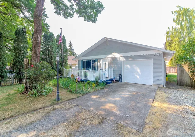 Photo 3 of Sale Pending at 10035 Grove Rd Se, Yelm, WA 98597 | MLS# NWM2550279 | Listing updated on 2026-09-30