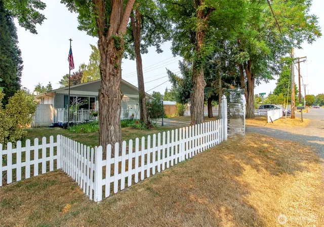 Photo 3 of Sale Pending at 10035 Grove Rd SE, Yelm, WA 98597 | MLS# NWM2550279 | Listing updated on 2026-09-30