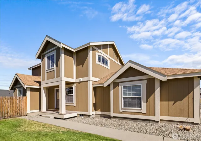 Photo 3 of Single family home for sale at 2417 N Water St, Ellensburg, WA 98926 | MLS# NWM2550295 | Listing updated on 2026-09-22