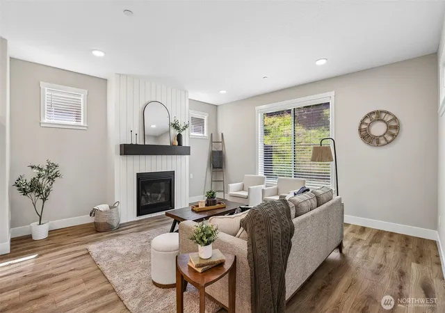 Photo 3 of Single family home for sale at 262 W Maple St, Washougal, WA 98671 | MLS# NWM2550321 | Listing updated on 2026-09-29