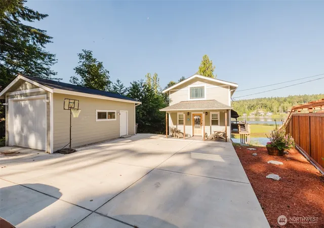 Photo 3 of Single family home for sale at 8022 Long Lake Rd Se, Port Orchard, WA 98367 | MLS# NWM2550323 | Listing updated on 2026-10-01