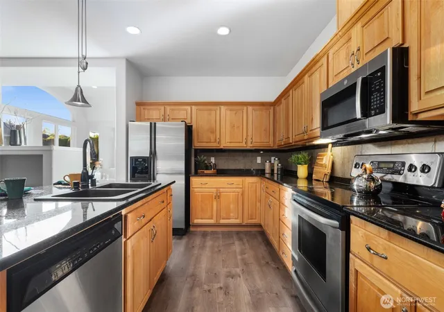Photo 4 of Sale Pending at 23011 NE 124th Place, Redmond, WA 98053 | MLS# NWM2550334 | Listing updated on 2026-07-28
