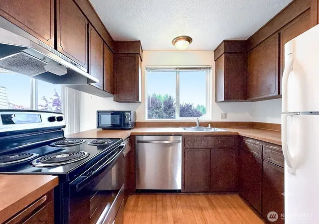 Photo 3 of Multi family home for sale at 136 Mckean Ct, Enumclaw, WA 98022 | MLS# NWM2550339 | Listing updated on 2026-09-22