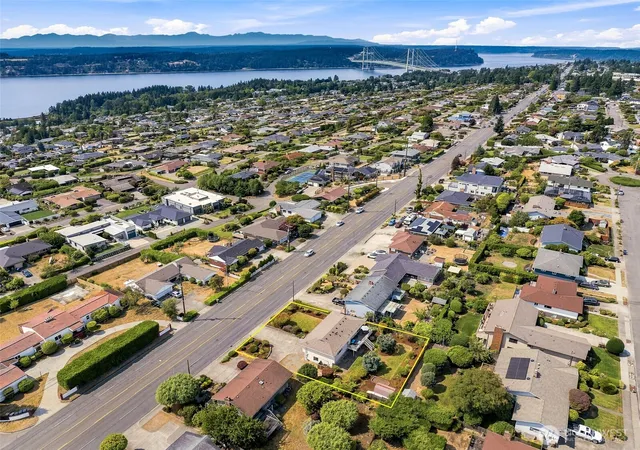 Photo 2 of Sale Pending at 1729 S Jackson Ave, Tacoma, WA 98465 | MLS# NWM2550347 | Listing updated on 2026-09-25