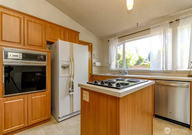 Photo 3 of Sale Pending at 105 156th Avenue NE, Bellevue, WA 98007 | MLS# NWM2550348 | Listing updated on 2026-09-25