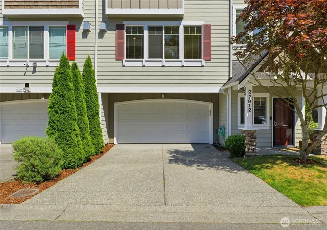 Photo 2 of Townhouse for sale at 27912 31st Place S, Auburn, WA 98001 | MLS# NWM2550396 | Listing updated on 2026-10-01