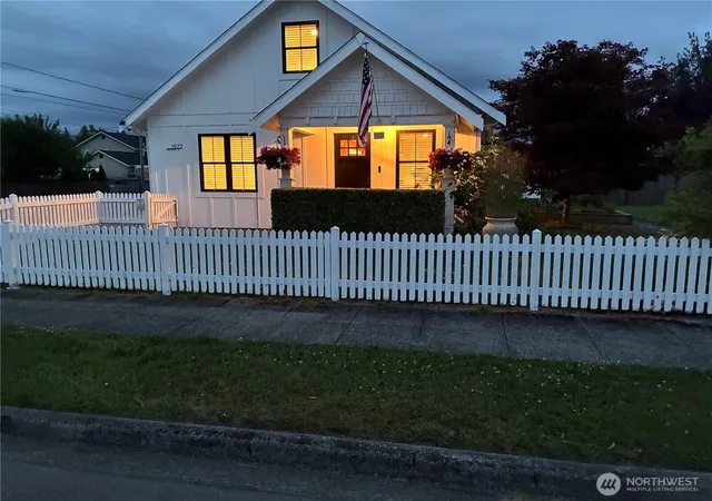 Photo 1 of Single family home for sale at 1977 Harding St, Enumclaw, WA 98022 | MLS# NWM2550428 | Listing updated on 2026-09-22