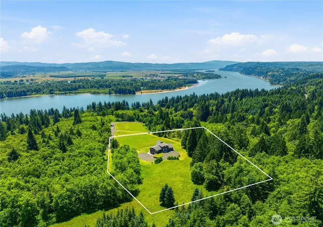 Photo 3 of Single family home for sale at 262 Bunker Hl Rd, Longview, WA 98632 | MLS# NWM2550437 | Listing updated on 2026-09-22