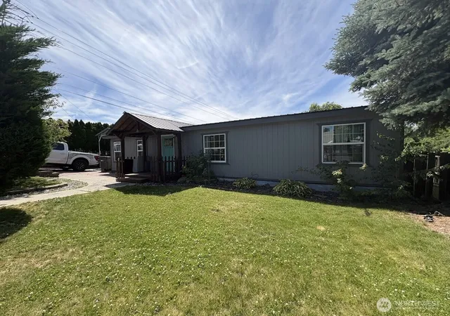 Photo 1 of Sale Pending at 1640 Se 3rd Street, East Wenatchee, WA 98802 | MLS# NWM2550469 | Listing updated on 2026-09-28