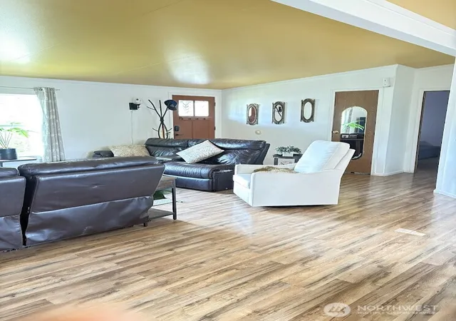 Photo 4 of Sale Pending at 1640 SE 3rd Street, East Wenatchee, WA 98802 | MLS# NWM2550469 | Listing updated on 2026-09-28