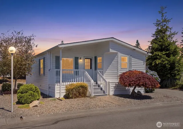 Photo 3 of Manufactured home for sale at 1427 100th Street Sw #146, Everett, WA 98204 | MLS# NWM2550472 | Listing updated on 2026-10-02