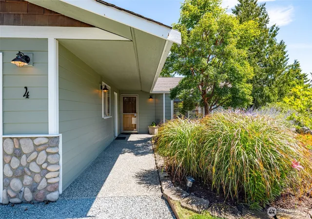 Photo 2 of Single family home for sale at 4 Quinault Way, La Conner, WA 98257 | MLS# NWM2550483 | Listing updated on 2026-10-01