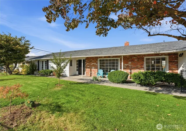 Single family home for sale at 934 Stevens St, Wenatchee, WA 98801 | MLS# NWM2550487