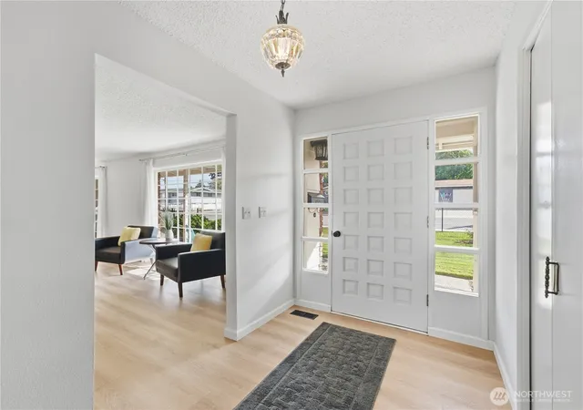 Photo 3 of Single family home for sale at 934 Stevens St, Wenatchee, WA 98801 | MLS# NWM2550487 | Listing updated on 2026-09-30