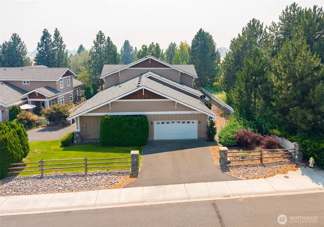 Photo 3 of Condo for sale at 6335 Murray Way NE #B, Moses Lake, WA 98837 | MLS# NWM2550501 | Listing updated on 2026-10-02