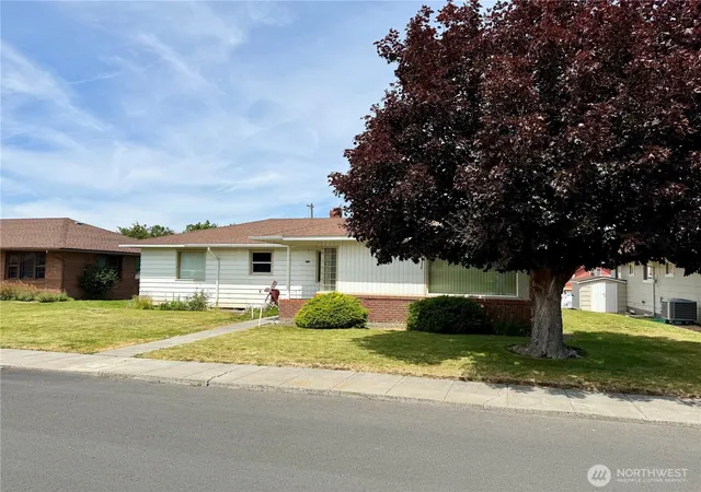 Photo 3 of Single family home for sale at 511 E 2nd Avenue, Odessa, WA 99159 | MLS# NWM2550514 | Listing updated on 2026-09-22