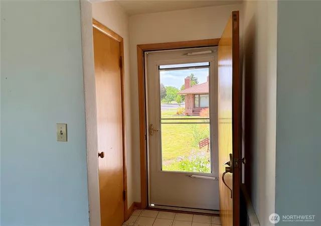 Photo 4 of Single family home for sale at 511 E 2nd Avenue, Odessa, WA 99159 | MLS# NWM2550514 | Listing updated on 2026-09-22