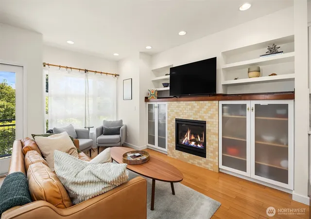 Townhouse for sale at 209 27th Avenue E #B, Seattle, WA 98112 | MLS# NWM2550541