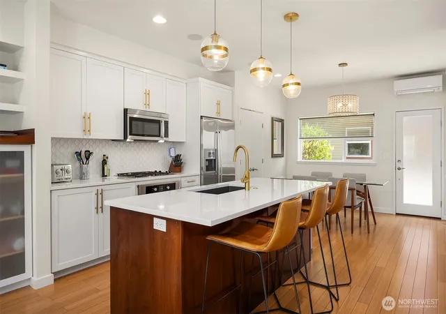 Photo 4 of Townhouse for sale at 209 27th Avenue E #B, Seattle, WA 98112 | MLS# NWM2550541 | Listing updated on 2026-09-22