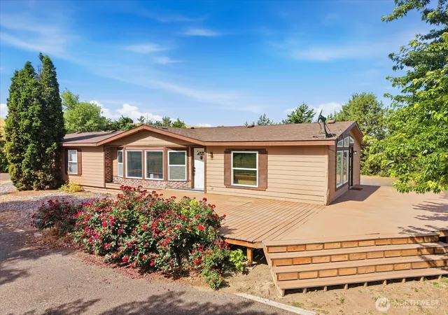 Manufactured home for sale at 77 Lariat Ln, Walla Walla, WA 99362 | MLS# NWM2550543
