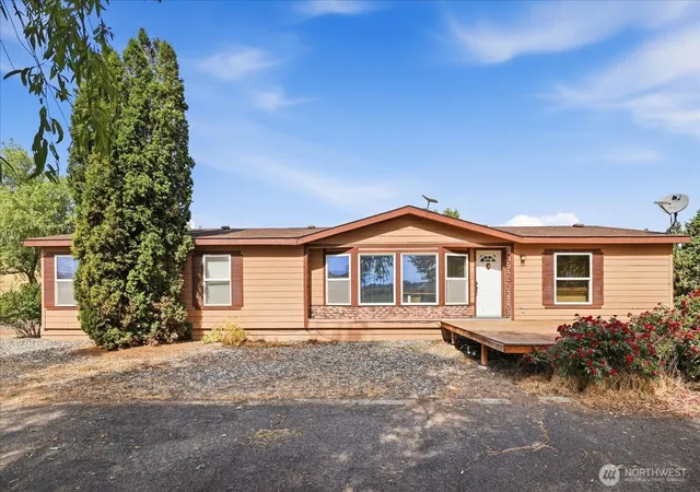 Photo 3 of Manufactured home for sale at 77 Lariat Ln, Walla Walla, WA 99362 | MLS# NWM2550543 | Listing updated on 2026-09-22