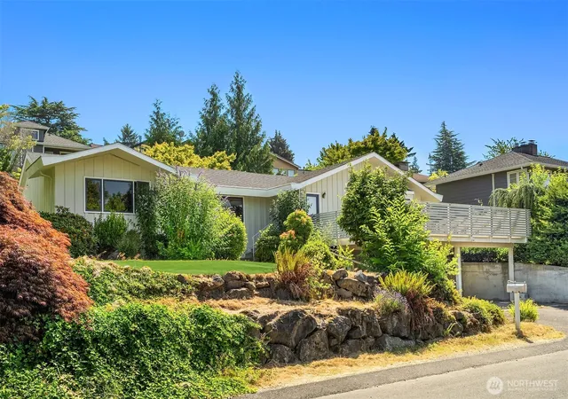 Photo 2 of Sale Pending at 4744 44th Avenue Ne, Seattle, WA 98105 | MLS# NWM2550577 | Listing updated on 2026-09-25