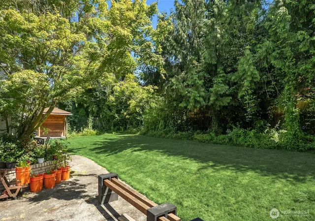 Photo 4 of Sale Pending at 4744 44th Avenue NE, Seattle, WA 98105 | MLS# NWM2550577 | Listing updated on 2026-09-25
