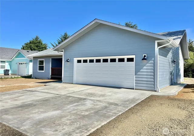 Photo 3 of Single family home for sale at 382 S Wynoochee Dr Sw, Ocean Shores, WA 98569 | MLS# NWM2550590 | Listing updated on 2026-09-23