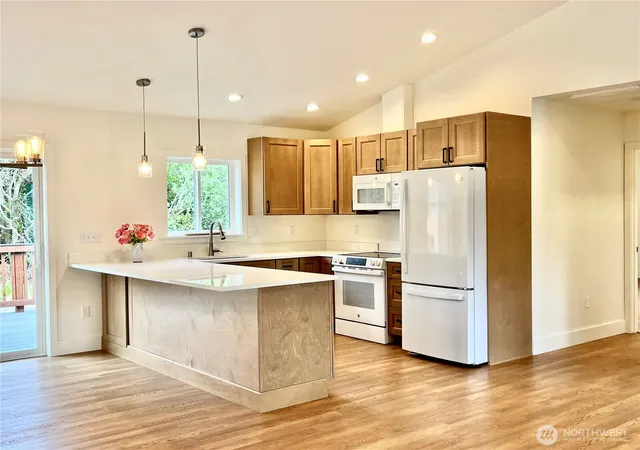 Photo 4 of Single family home for sale at 382 S Wynoochee Dr SW, Ocean Shores, WA 98569 | MLS# NWM2550590 | Listing updated on 2026-09-23