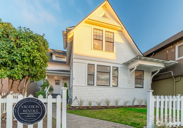 Photo 1 of Townhouse for sale at 116 4th Avenue N, Edmonds, WA 98020 | MLS# NWM2550619 | Listing updated on 2026-09-24