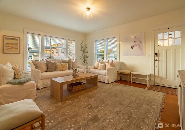 Photo 4 of Townhouse for sale at 116 4th Avenue N, Edmonds, WA 98020 | MLS# NWM2550619 | Listing updated on 2026-09-24