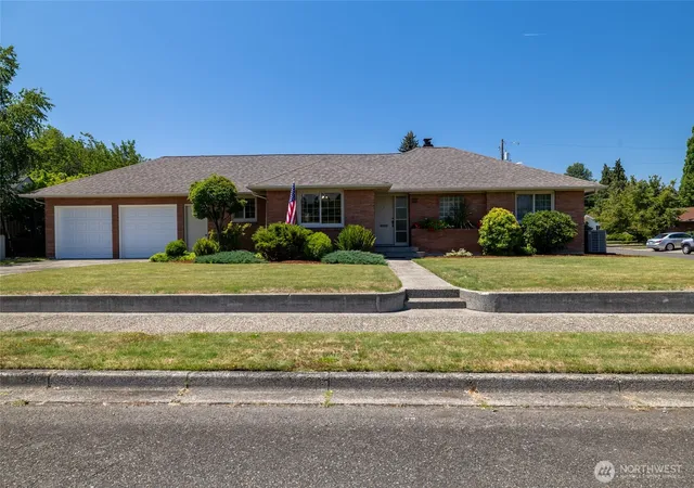 Photo 1 of Single family home for sale at 727 K St, Centralia, WA 98531 | MLS# NWM2550651 | Listing updated on 2026-09-28