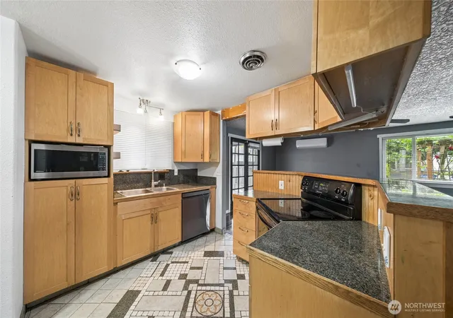 Photo 4 of Single family home for sale at 761 S 92nd Street, Tacoma, WA 98444 | MLS# NWM2550671 | Listing updated on 2026-09-22