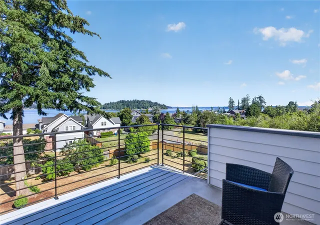 Photo 3 of Single family home for sale at 2827 Moorelands Dr NW, Gig Harbor, WA 98335 | MLS# NWM2550704 | Listing updated on 2026-10-09