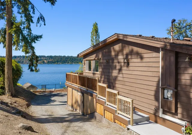 Photo 2 of Single family home for sale at 2717 E Lake Sammamish Pkwy SE, Sammamish, WA 98075 | MLS# NWM2550706 | Listing updated on 2026-10-23