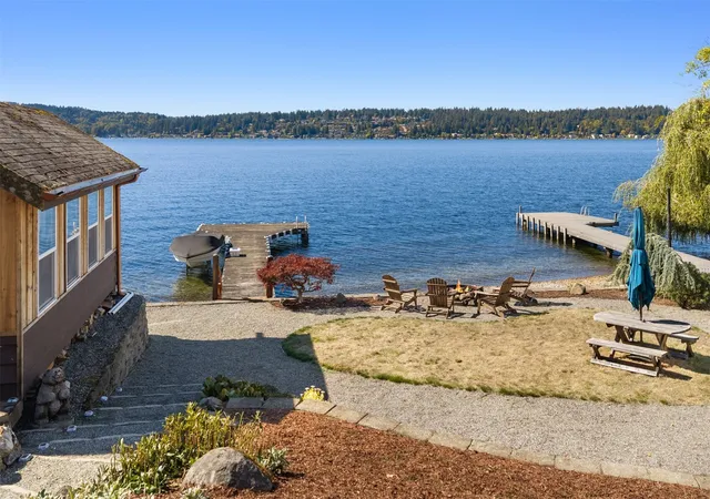 Photo 3 of Single family home for sale at 2717 E Lake Sammamish Pkwy SE, Sammamish, WA 98075 | MLS# NWM2550706 | Listing updated on 2026-10-23