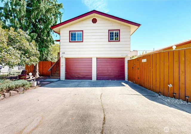 Photo 3 of Multi family home for sale at 301 Ne A St #1,2,3, College Place, WA 99324 | MLS# NWM2550802 | Listing updated on 2026-09-22