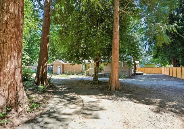 Photo 3 of Single family home for sale at 16220 Ambaum Blvd S, Burien, WA 98148 | MLS# NWM2550816 | Listing updated on 2026-09-22