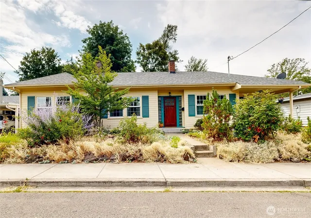 Photo 1 of Sale Pending at 1034 Hobson St, Walla Walla, WA 99362 | MLS# NWM2550832 | Listing updated on 2026-08-21