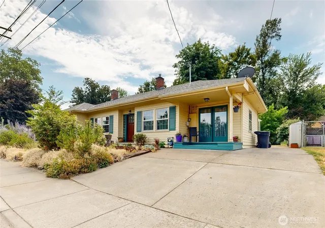 Photo 3 of Sale Pending at 1034 Hobson St, Walla Walla, WA 99362 | MLS# NWM2550832 | Listing updated on 2026-08-21