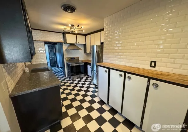 Photo 2 of House for sale at 3825 6th Avenue, Tacoma, WA 98406 | MLS# NWM2550856 | Listing updated on 2026-09-22