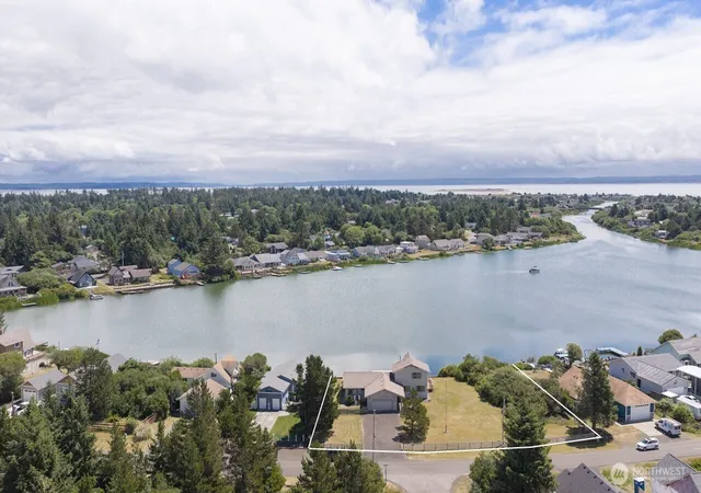 Photo 2 of Single family home for sale at 854 Texmar Ave Sw, Ocean Shores, WA 98569 | MLS# NWM2550860 | Listing updated on 2026-09-22