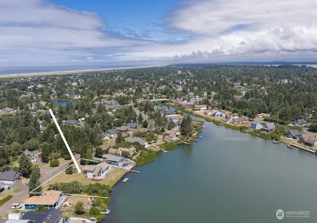 Photo 3 of Single family home for sale at 854 Texmar Ave Sw, Ocean Shores, WA 98569 | MLS# NWM2550860 | Listing updated on 2026-09-22