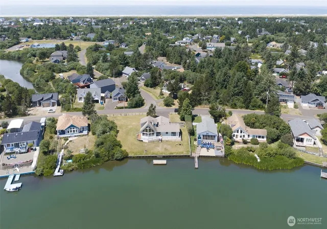 Photo 3 of Single family home for sale at 854 Texmar Ave SW, Ocean Shores, WA 98569 | MLS# NWM2550860 | Listing updated on 2026-09-22